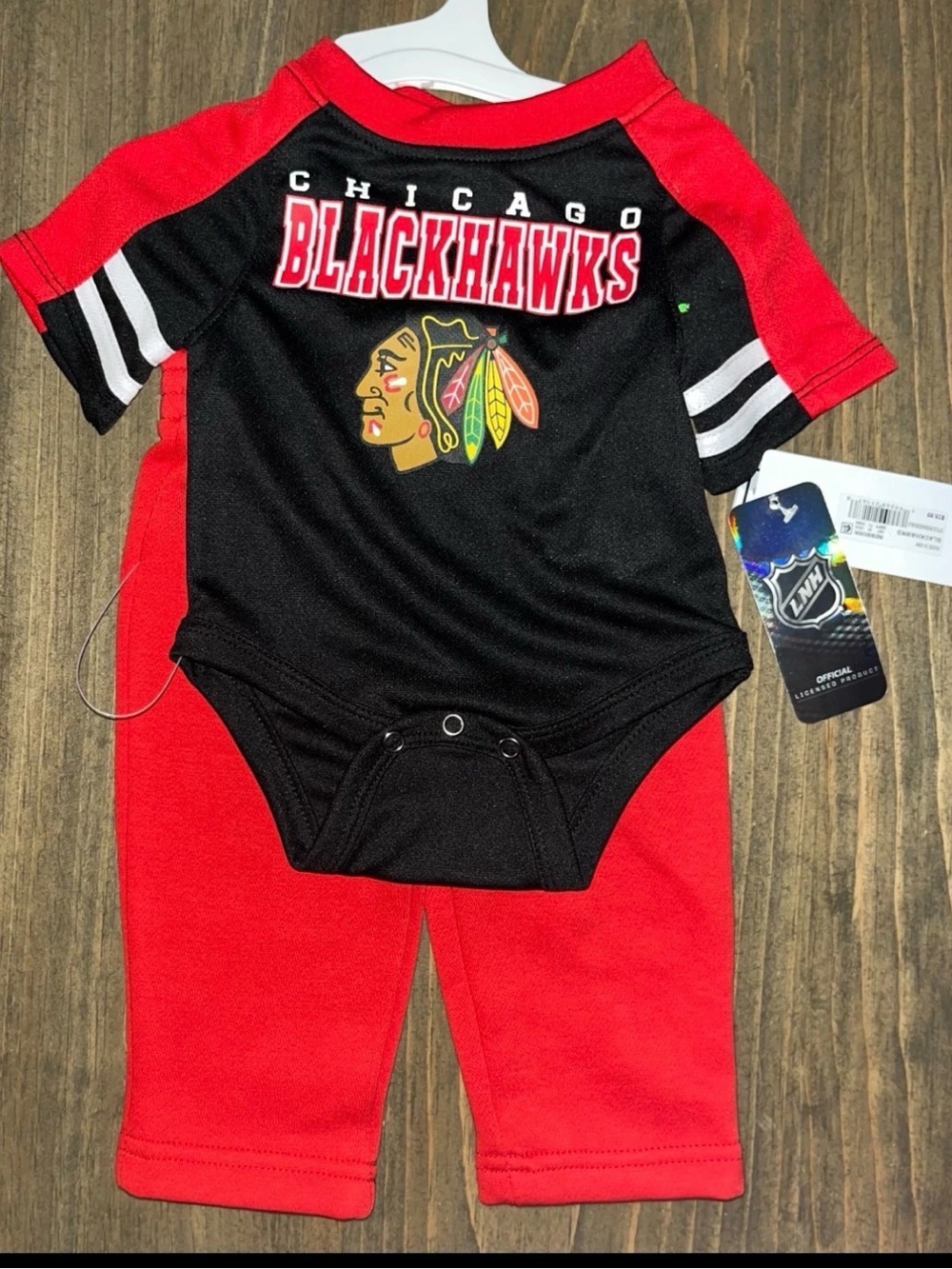 Chicago Blackhawks Infant Bodysuit & Pants Set - 0-3 newborn NHL